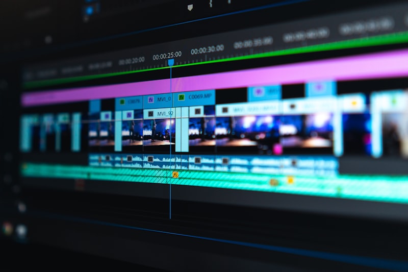 Attrezzature professionali in uno studio video con set pronto per la registrazione